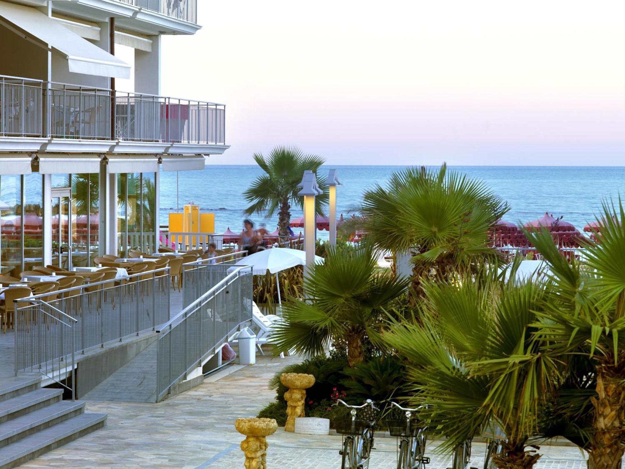 Casa Del Mar Aparthotel Roseto Degli Abruzzi Exterior photo